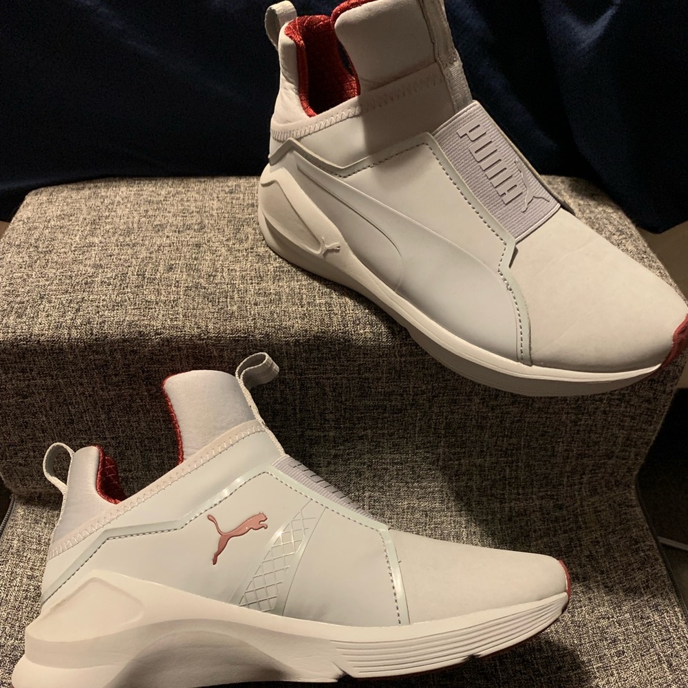 Brand new never worn woman size 6 Puma sneakers